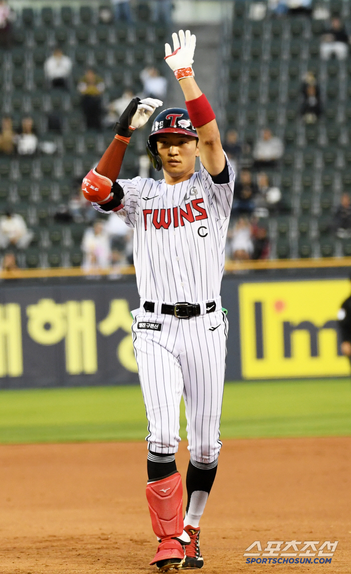 a leadoff hitter's injury. There's another top hitter. Park Hae-min, two hits, two RBIs and two steals, is an amazing player. in my own way