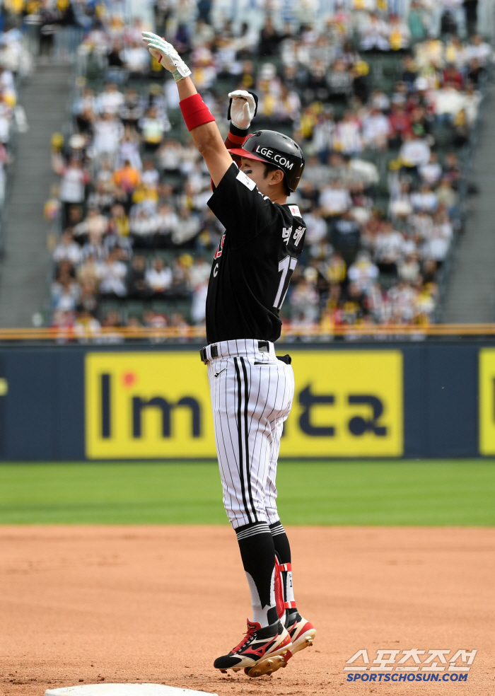 a leadoff hitter's injury. There's another top hitter. Park Hae-min, two hits, two RBIs and two steals, is an amazing player. in my own way