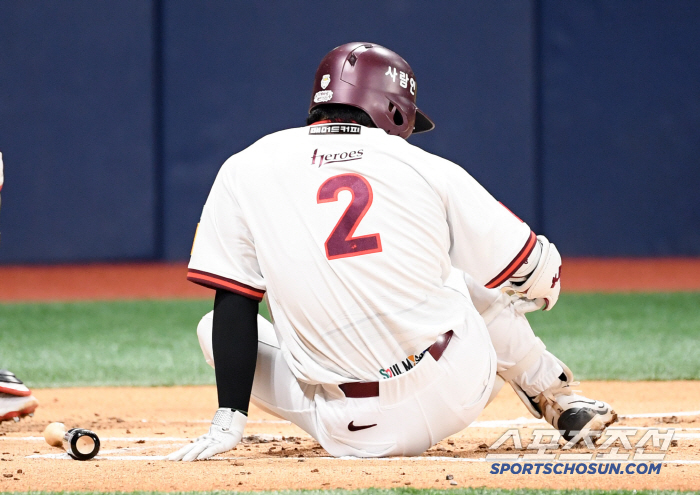 Lee Jung-hoo's successor who fell at first base. Carefully, will it affect the batting balance that was excluded from the selection? 