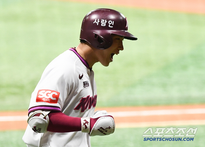 Lee Jung-hoo's successor who fell at first base. Carefully, will it affect the batting balance that was excluded from the selection? 