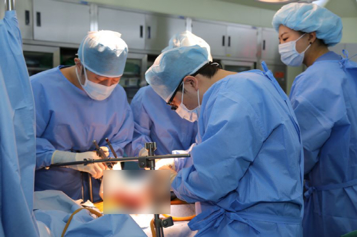 Liver and kidney living organs transplant, is there no problem with donors?