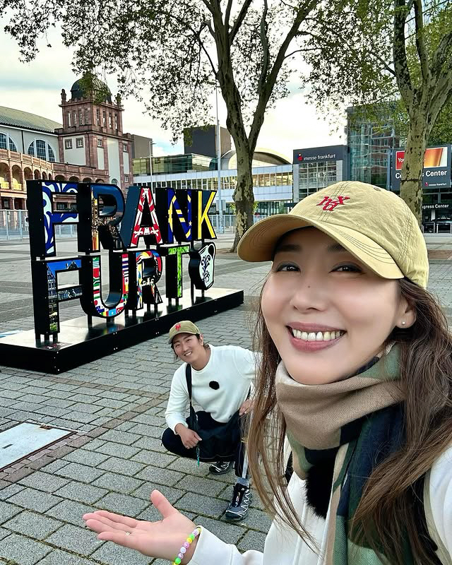 Min Ji-young ♥ Kim Hyung-kyun, 6 months after his adoption, starts again in Europe. Now the three of us are together