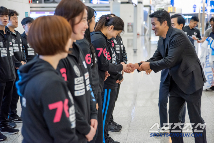 Oh Sang-eun X Seok-eun Mi's men's and women's table tennis team leaves for the Doha World Table Tennis Championships