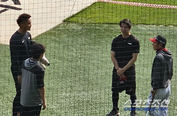 a polite young man who bends his bow politely. Turns out L Dongwon is going perfectly. Will be back at the end of May 