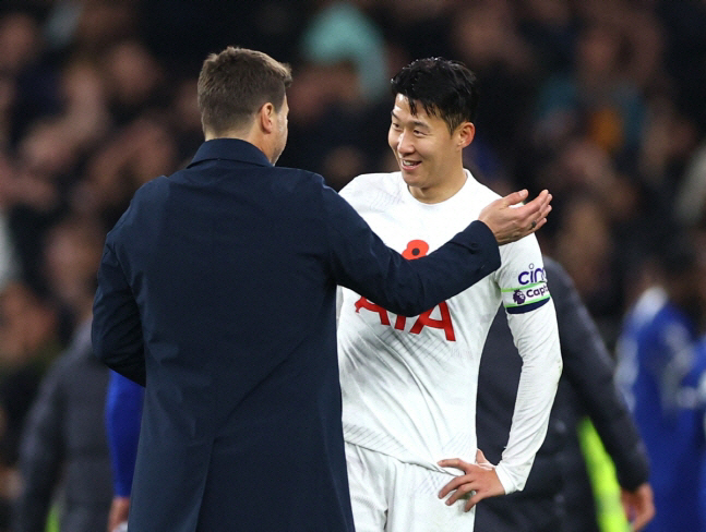 SON. Trying to get past Kane! Winner's Cursive Tottenham Eyes Europa Final Key Player SON