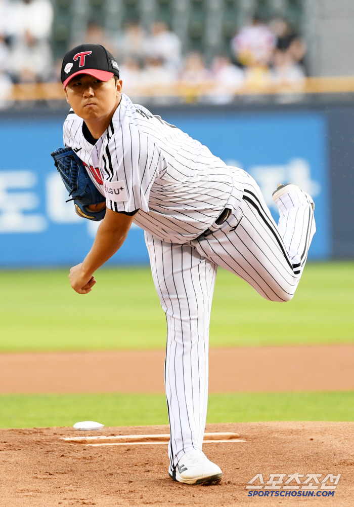 Song Seung-gi's six scoreless innings, 149km to prove that he is the strongest five starting pitchers to catch the first starting pitcher. He won the game by decision against Rosenberg with four runs in five innings of 146 km. I can see three wins