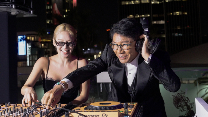 Lee Soo-man, Sunny Reunite on Red Carpet for K-Pop Doc Premiere