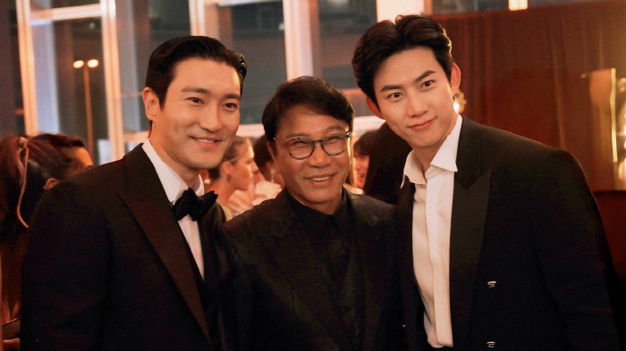 Lee Soo-man, Sunny Reunite on Red Carpet for K-Pop Doc Premiere