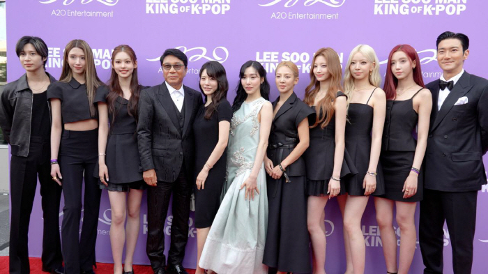 Lee Soo-man, Sunny Reunite on Red Carpet for K-Pop Doc Premiere