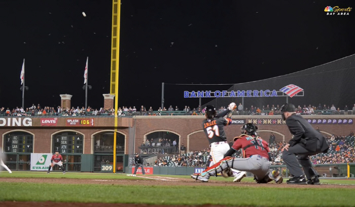 The three-run explosion of anger after the front hitter, Lee Jung-hoo, two hits and three RBIs, and 3G consecutive hits 0.288SF 106 Arizona