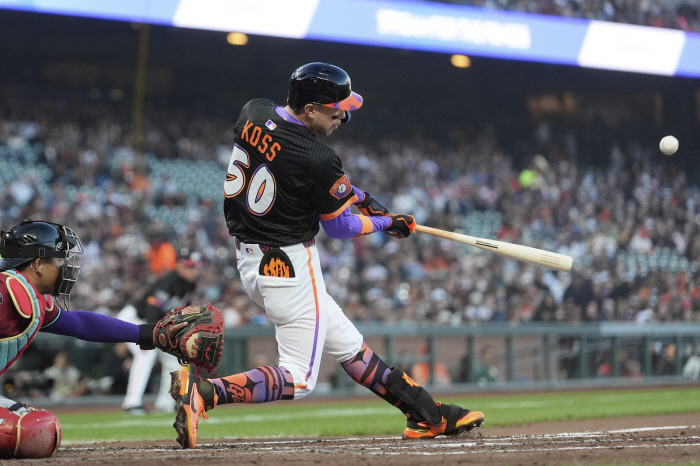The three-run explosion of anger after the front hitter, Lee Jung-hoo, two hits and three RBIs, and 3G consecutive hits 0.288SF 106 Arizona