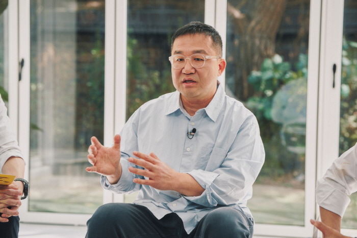 Why Professor Yoo Hyun-jae, who made pleasant, refreshing, and exhilarating copies, still reads paper newspapers (Yuquiz)