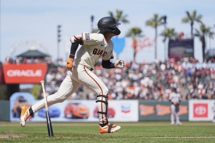 2G consecutive cannon Lee Jung-hoo couldn't just laughLEE home run  Team win, first break