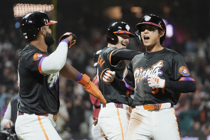 2G consecutive cannon Lee Jung-hoo couldn't just laughLEE home run  Team win, first break