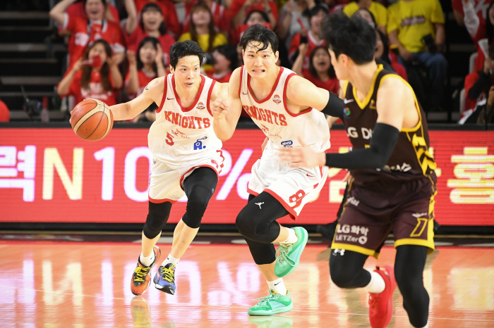 After three consecutive losses, the series of three consecutive wins is at the origin of Seoul SK's crazy background...Game 7 sold out, no matter who wins, it becomes KBL history