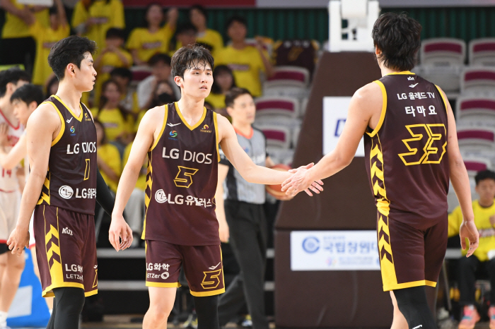 After three consecutive losses, the series of three consecutive wins is at the origin of Seoul SK's crazy background...Game 7 sold out, no matter who wins, it becomes KBL history