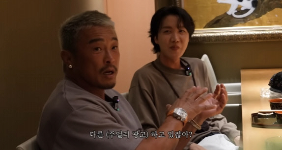 Choo Sung-hoon, who gave BTS j-hope a bracelet for 50 million won, said, 'You're just giving it to me.'
