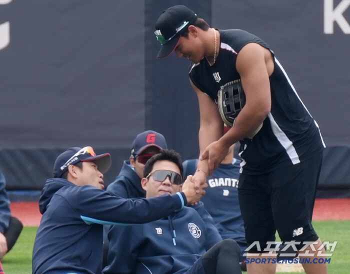 The destructive power of the monster that Junwoo Jeon admired, Kim Do-young also thumbs up