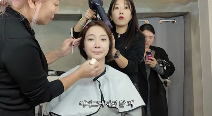 Go Junhee, how different is the difference between before and after makeup that you can't even recognize your face at the airport