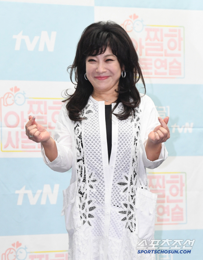 Hyun Jin-young's Cham Education, who only trusted Lee Soo-yeon, the head of the military discipline, and said, 'If it's out of my sight, it's hard to live in the entertainment industry.' 