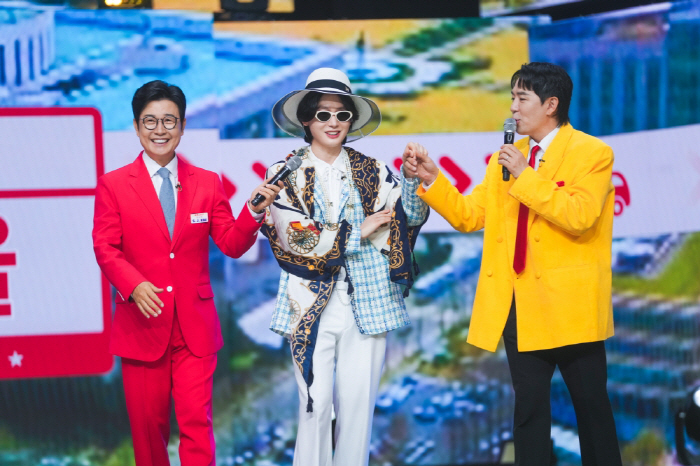 I can't believe she's such a pretty rich lady..Kim Yongbin, you're wearing a surprise outfit because