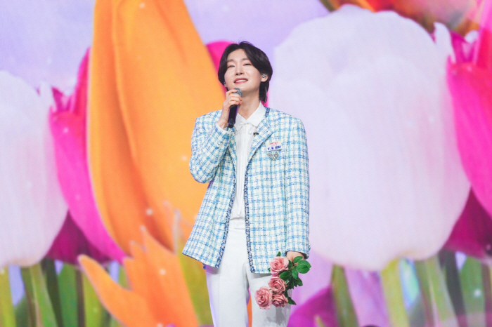 I can't believe she's such a pretty rich lady..Kim Yongbin, you're wearing a surprise outfit because