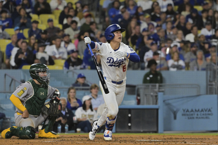 Infield hit → ML's first home run, a multi-hit show in front of Kim Hye-sung's home fans! Tie shot → pinch hitter Rojas reverse hit LAD 93 ATH