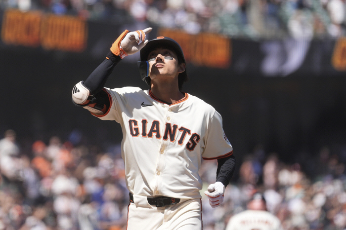 Is it possible? Lee Jung-hoo has 20 home runs, 100 RBIs and 100 runs, and Ichiro didn't even dare, but he is the first big leaguer to do so