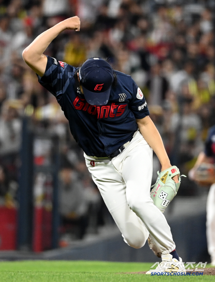 It's torn! Foam Saint-Foam's uppercut ceremony exploded, and Jeong Cheol-won's roar was deleted with two outs and runners on the first and third bases (Gwangju site)