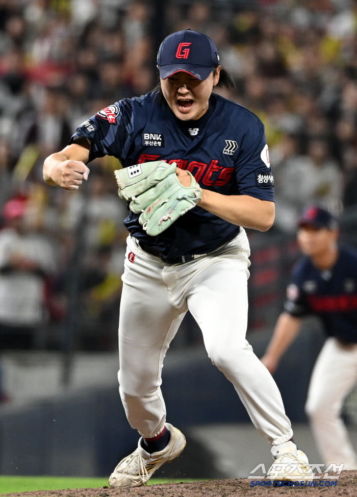It's torn! Foam Saint-Foam's uppercut ceremony exploded, and Jeong Cheol-won's roar was deleted with two outs and runners on the first and third bases (Gwangju site)