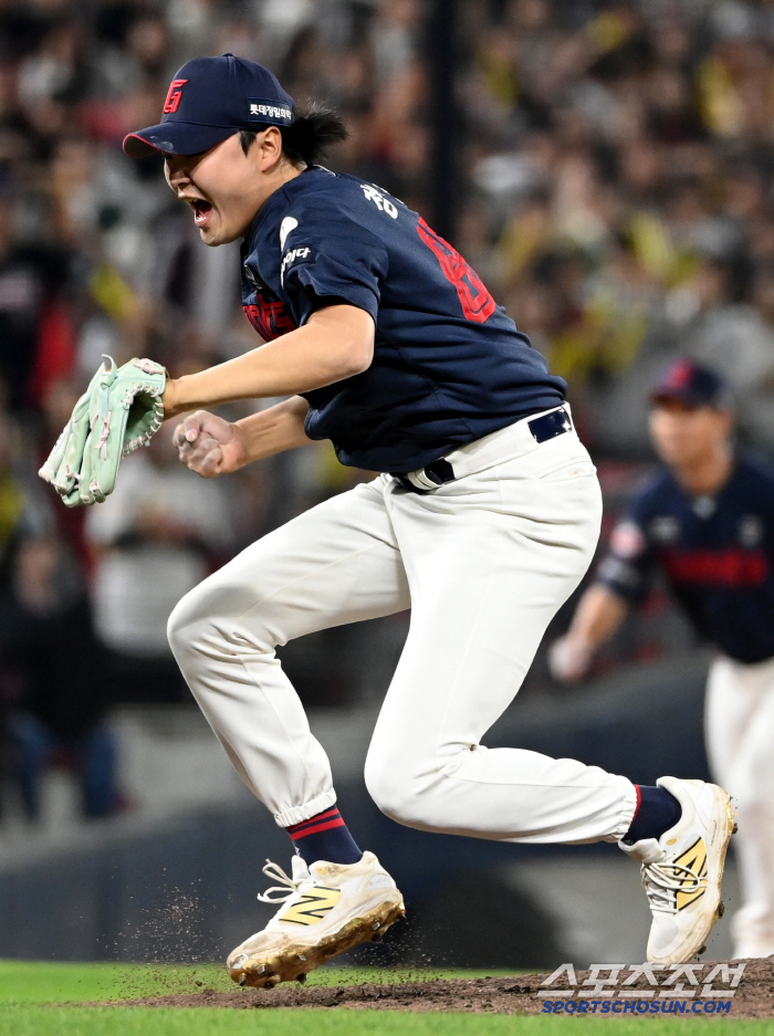 It's torn! Foam Saint-Foam's uppercut ceremony exploded, and Jeong Cheol-won's roar was deleted with two outs and runners on the first and third bases (Gwangju site)