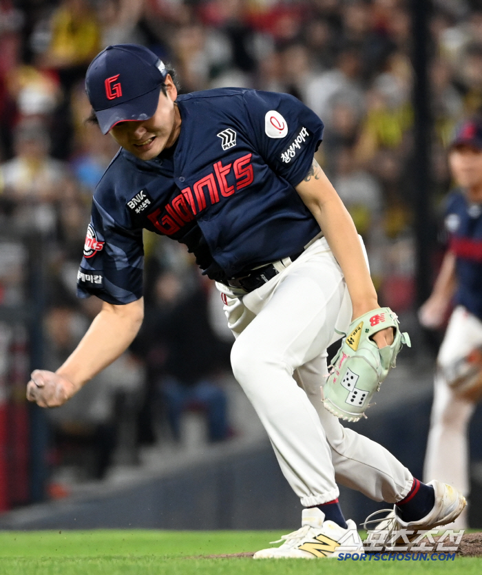 It's torn! Foam Saint-Foam's uppercut ceremony exploded, and Jeong Cheol-won's roar was deleted with two outs and runners on the first and third bases (Gwangju site)