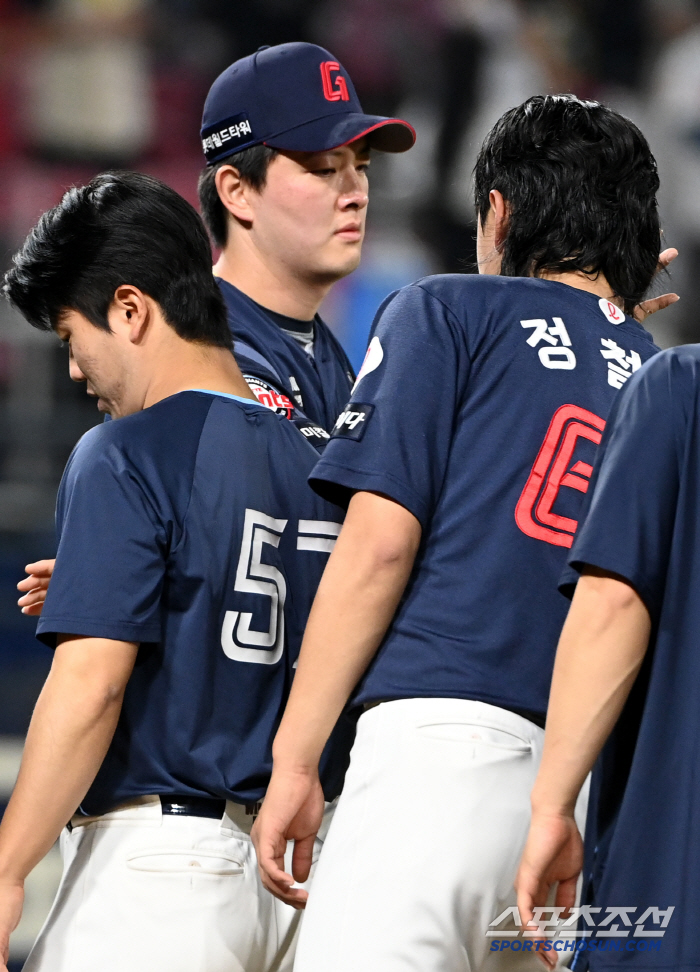 It's torn! Foam Saint-Foam's uppercut ceremony exploded, and Jeong Cheol-won's roar was deleted with two outs and runners on the first and third bases (Gwangju site)