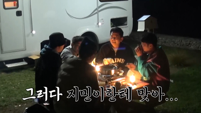Kim Ji-min ♥ Kim Jun-ho is confused by the advice of the newlyweds..You have to say it's delicious. Then do you keep eating it?(Solo tour 3)