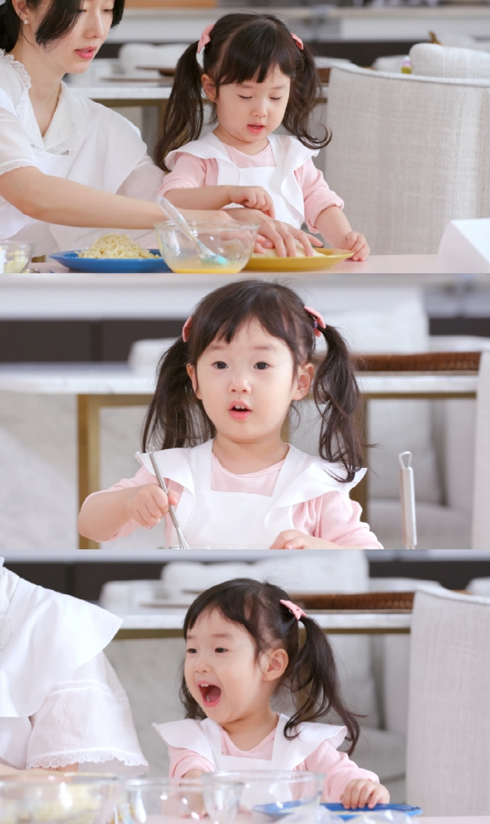 Lee Jung-hyun's daughter Seo-ah became the youngest Pyeonchef for 3 years..You look like you're cooking, too. (Pyeon-Storang)