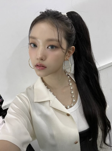 NewJeans’ Haerin and Min Hee-jin Spark Buzz with Matching Outfit Amid Ongoing Dispute