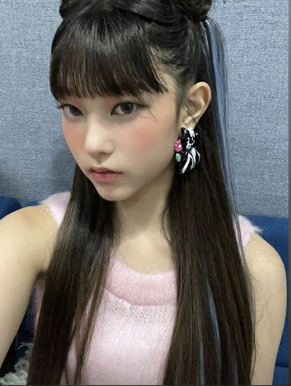 NewJeans’ Haerin and Min Hee-jin Spark Buzz with Matching Outfit Amid Ongoing Dispute