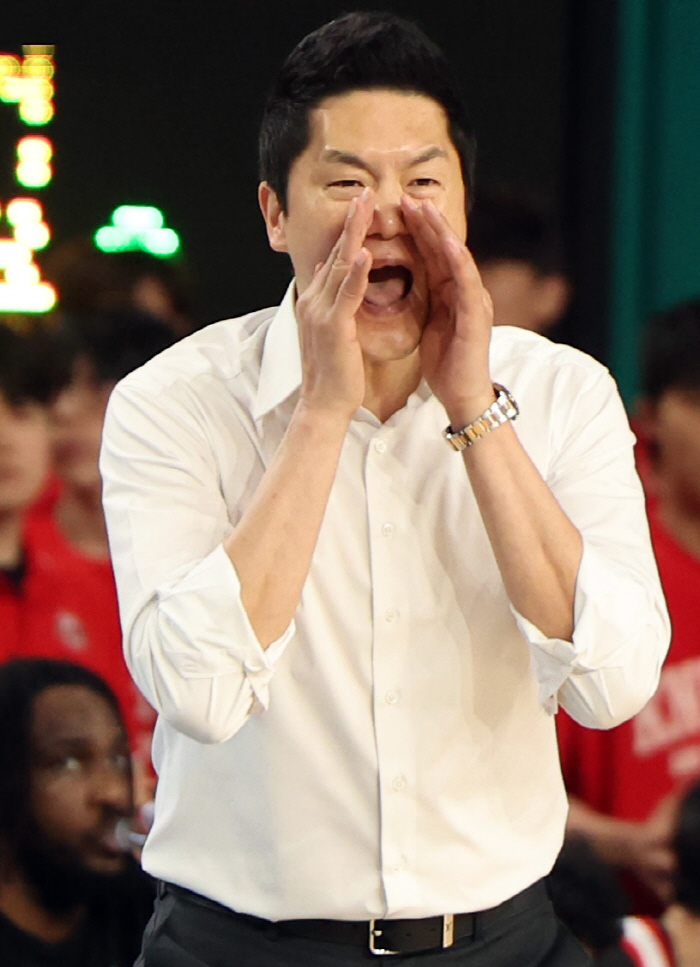  After three consecutive losses, coach Jeon Hee-chul is challenging for a 0% chance...a battle of momentum