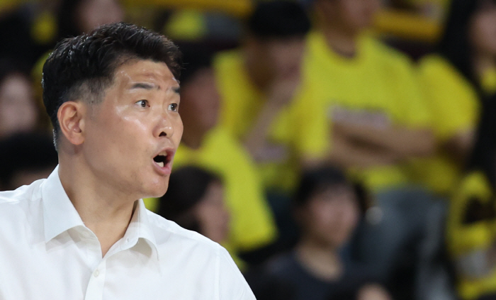  Head coach Cho Sang-hyun's mental battle...The director is responsible for the outcome