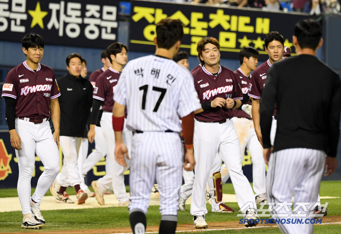 Three members in the first team are often self-help → Kiwoom, who's a long way from getting out of last place.. Director Hong Won-ki is also frustrated