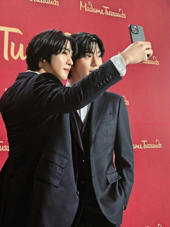 'Who's the real one?' Ahn Hyo-seop met a wax figure The greatest doppelgänger ever appeared