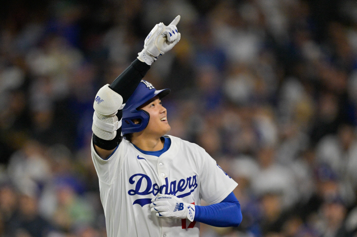 A ceremony between Kim Hye-sung and Ohtani, a polite high-five, and now a common landscape LAD victory formula