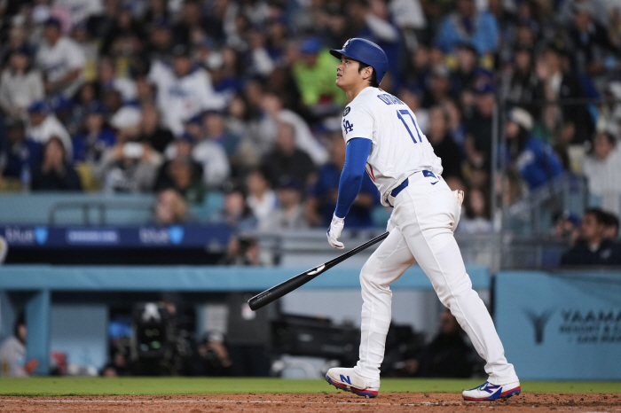A ceremony between Kim Hye-sung and Ohtani, a polite high-five, and now a common landscape LAD victory formula