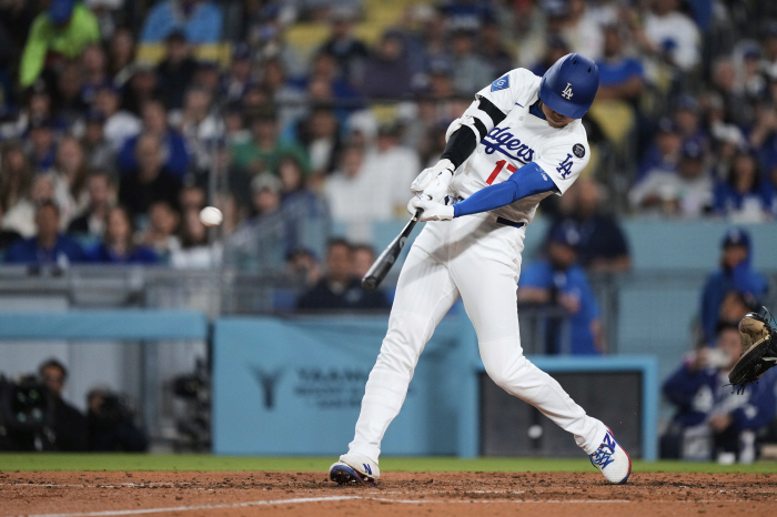 A ceremony between Kim Hye-sung and Ohtani, a polite high-five, and now a common landscape LAD victory formula
