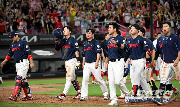 Even if you win 100-0, you're sick of the master's bone message...Third place? Lotte needs to be different