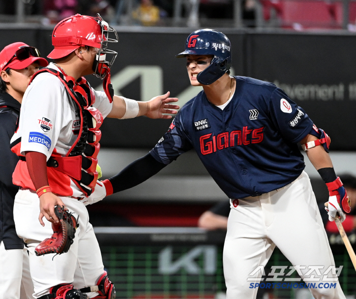 Even if you win 100-0, you're sick of the master's bone message...Third place? Lotte needs to be different