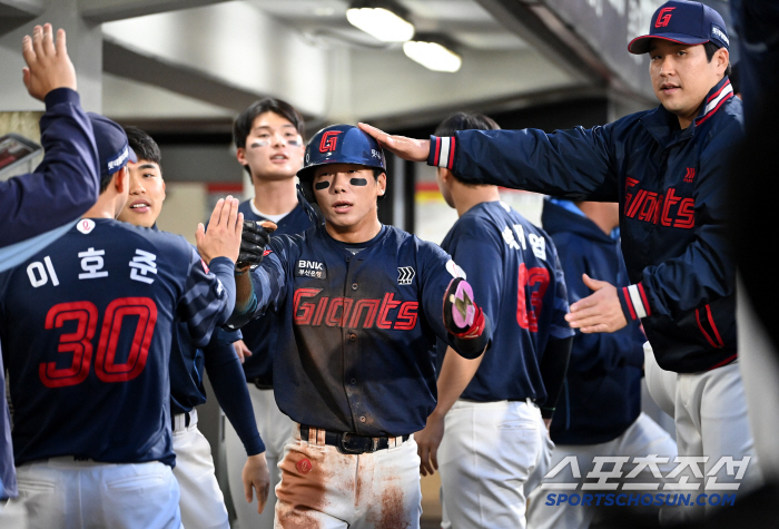 Even if you win 100-0, you're sick of the master's bone message...Third place? Lotte needs to be different
