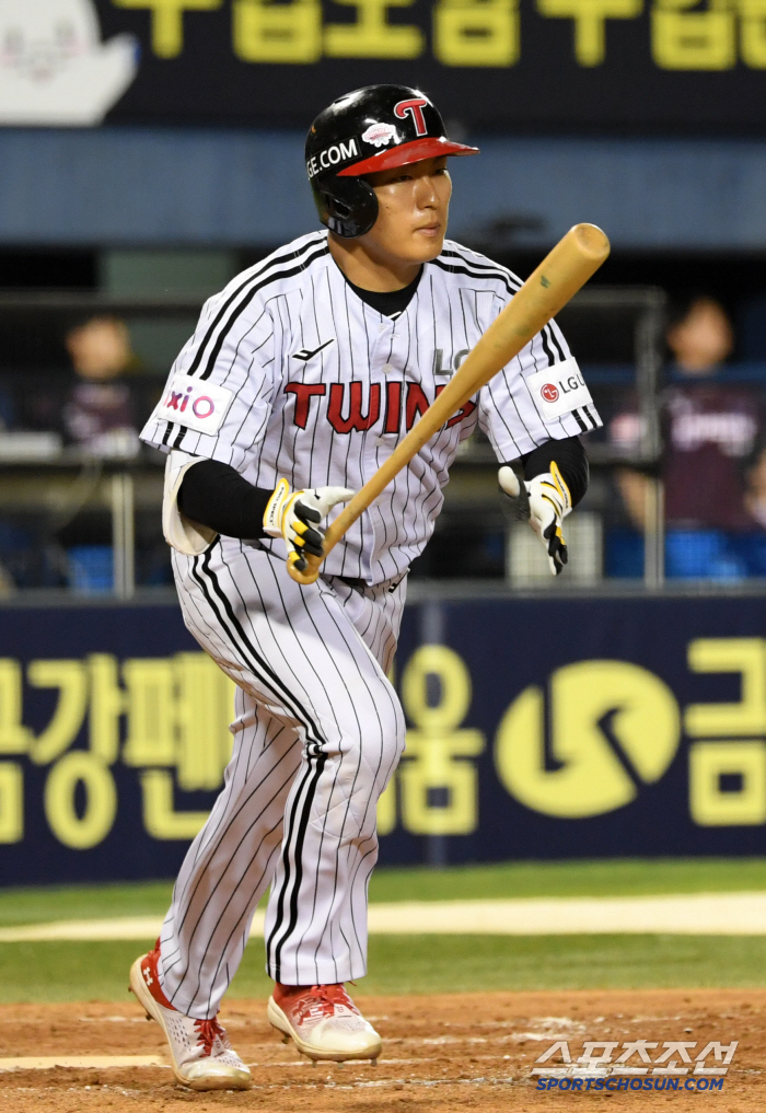 Ham Chang-gun has two hits instead of Moon Sung-joo. Two forward deployment. But there's heavy rain