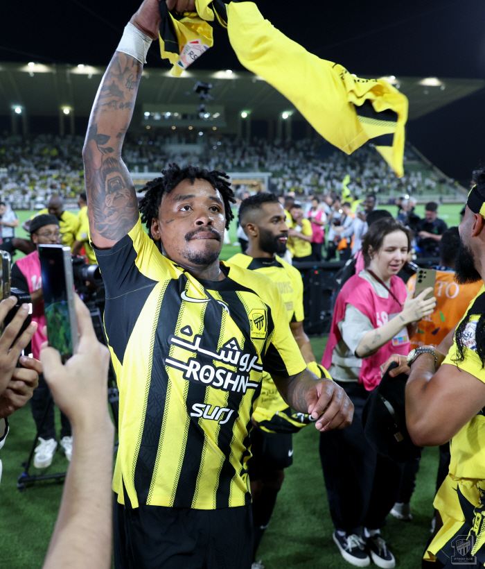 Heungmin, it's your turn to win! Tal Tottenham's teammate flashed the trophy again...Gwangju match of 70 Al Hilal confirmed no involvement
