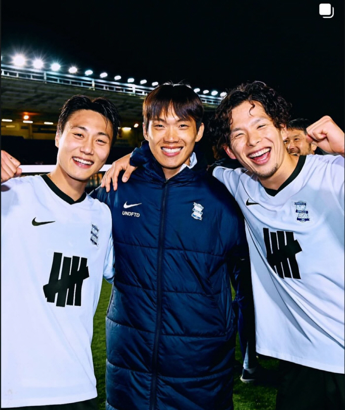 Lee Myung-jae, the icon of Korean soccer challenge, is super awesome! Counting Birmingham Re-signing? ... be worthy of consideration as a journalist